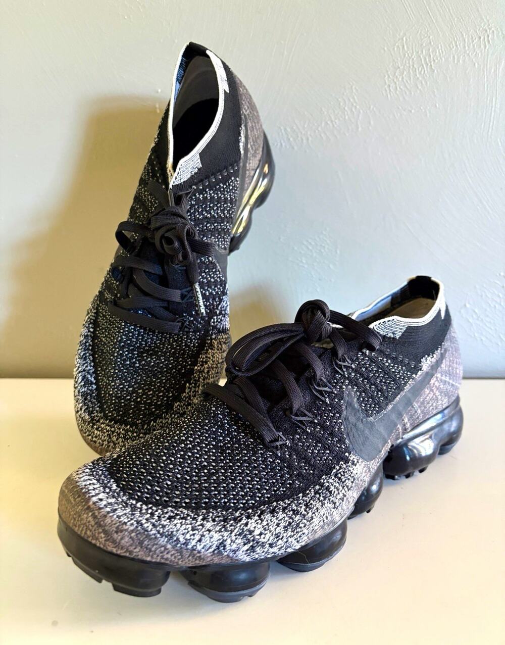 Nike Air VaporMax Flyknit Oreo Low Top Lace Up Sneakers 941834-993 (0220)